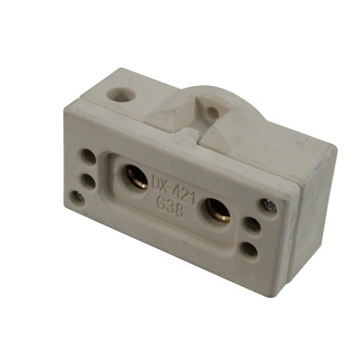 Conector elétrico retangular branco com texto DX 421 628