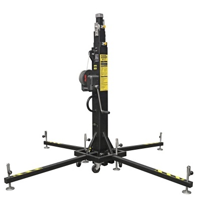 Suporte elevatório preto com braços extensíveis e etiquetas amarelas