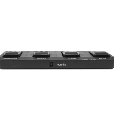 Carregador Eurolite preto com quatro compartimentos para baterias