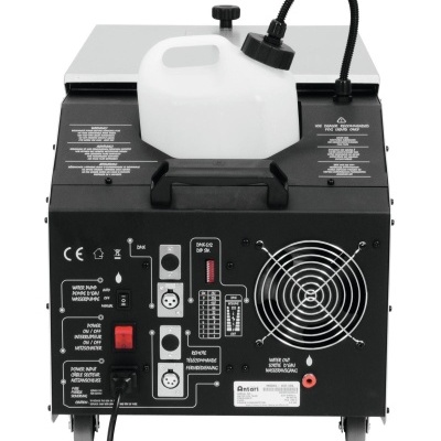 Equipamento eletrônico preto com reservatório branco de plástico e painel traseiro com botões e ventilador