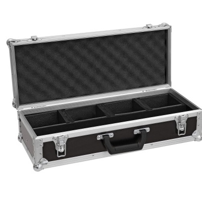 Estojo rígido preto com estrutura metálica prateada aberto, mostrando interior acolchoado e divisórias.