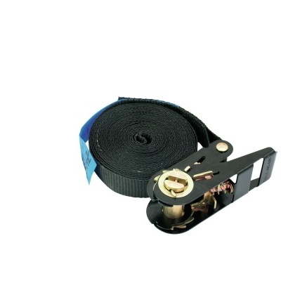 Cinta preta com fivela metálica sobre fundo branco