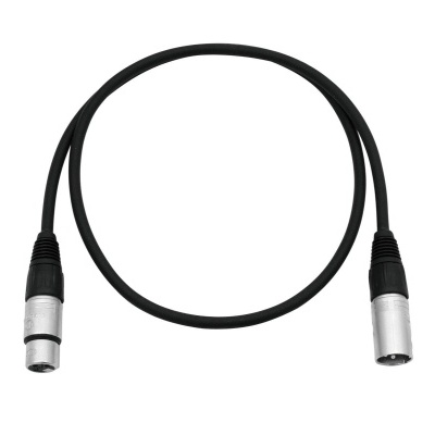 Cabo preto com conectores XLR prateados em ambas as extremidades