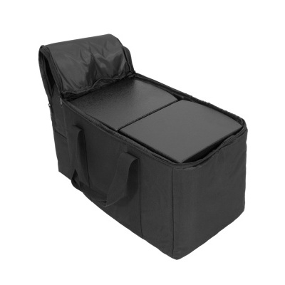 Bolsa térmica preta retangular com alças laterais e tampa com aba