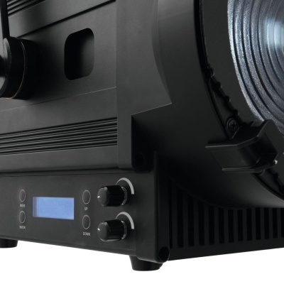 Equipamento de iluminação de estúdio profissional preto com visor digital azul e botões de controlo