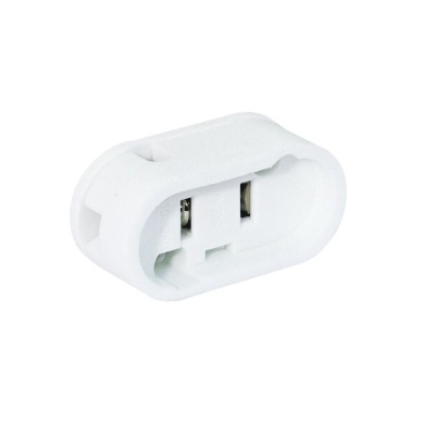 Tomada adaptadora branca de plástico com orifícios para pinos e terra