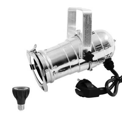 Refletor de luz prateado com cabo e peça preta sobre fundo branco