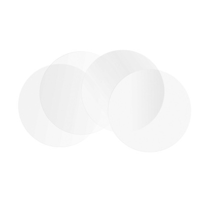 Quatro discos translúcidos redondos sobre fundo branco