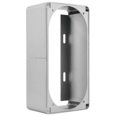 Caixa metálica cinza com orifício oval e aberturas internas