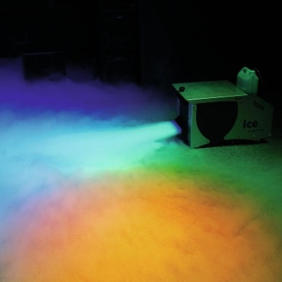 Máquina de fumo a emitir fumo colorido