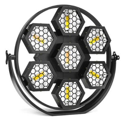 Relógio de parede hexagonal com ponteiros amarelos e padrão de colmeia