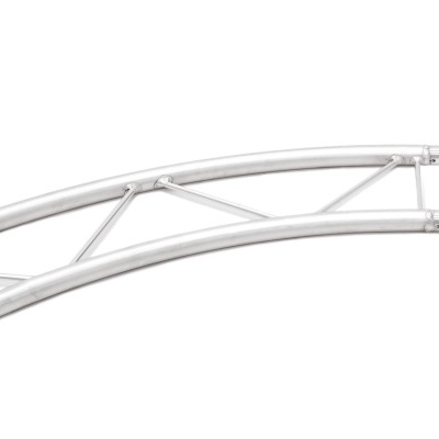 Estrutura de alumínio prateado com tubos cilíndricos curvos e travessas triangulares