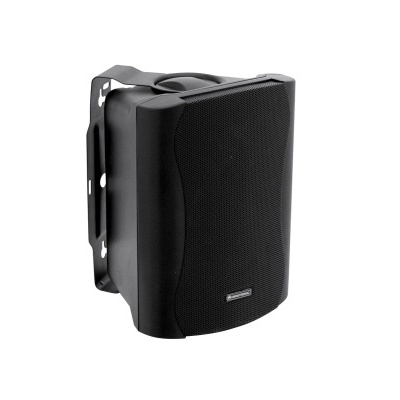 Coluna de som preta com suporte metálico para parede