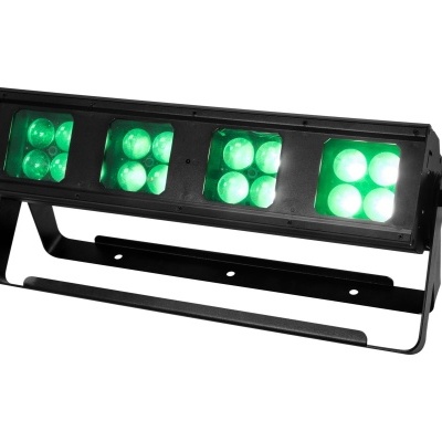 Refletor LED retangular com luzes verdes e estrutura preta