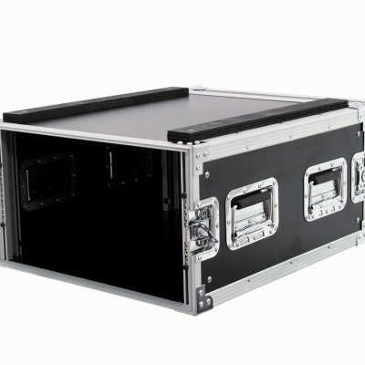 Estrutura para transporte tipo case preto com bordas metálicas e punhos