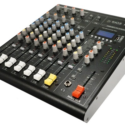 Mesa de mistura analógica preta com controlos coloridos e visor digital