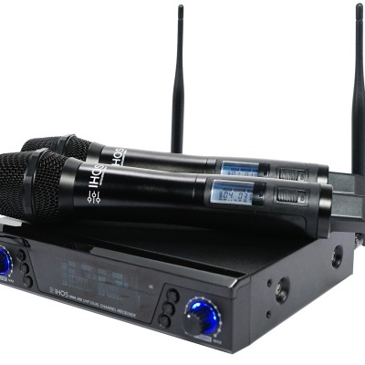 Conjunto de microfones sem fios com receptor preto