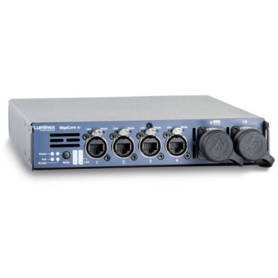 Dispositivo de rede Luminex GigaCore 10 com várias portas RJ45 e indicadores LED