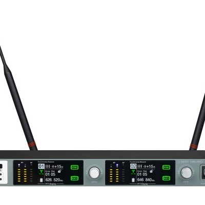 Sistema de microfone sem fios com antenas e ecrãs digitais