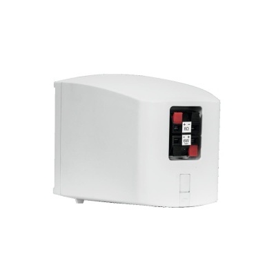Equipamento elétrico branco com painel e botões vermelhos