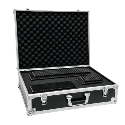 Mala rígida preta aberta com interior em espuma e placas pretas texturadas