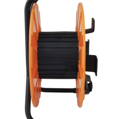 Carretel de fios laranja com estrutura metálica preta