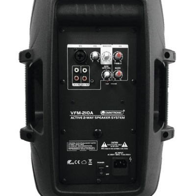 Coluna ativa preta Omnitronic VFM-210A com controles de áudio e conexões elétricas