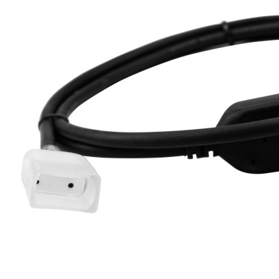 Cabo elétrico preto com ficha branca de plástico