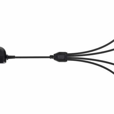 Adaptador de energia preto com quatro cabos e conectores femininos