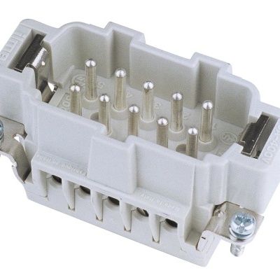 Conector elétrico retangular cinza com pinos metálicos e parafusos de fixação