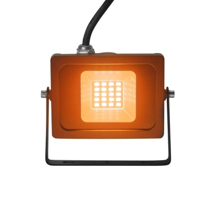 Refletor LED quadrado laranja com estrutura metálica preta