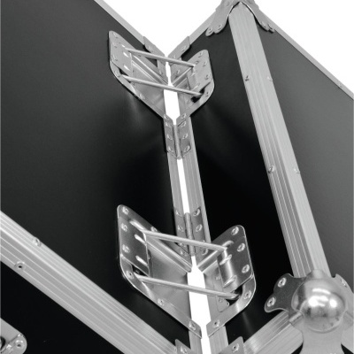 Mala rígida preta com reforço metálico e dobradiças