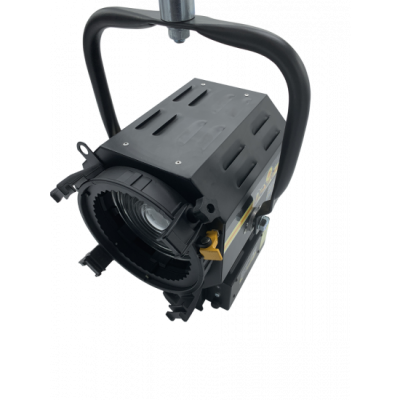 Refletor profissional de iluminação preto com lente circular e punho em U