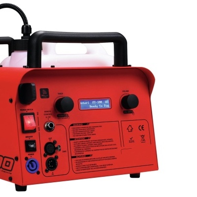 Máquina de fumos vermelha FT-100 com ecrã digital e botões de controlo