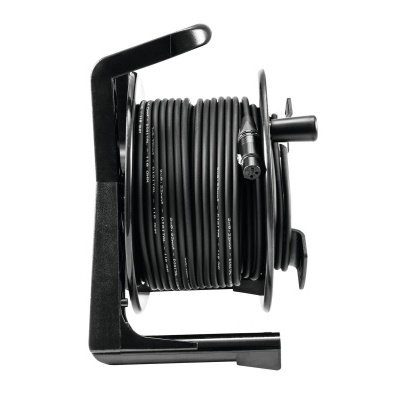 Carretel preto com cabo enrolado e conector