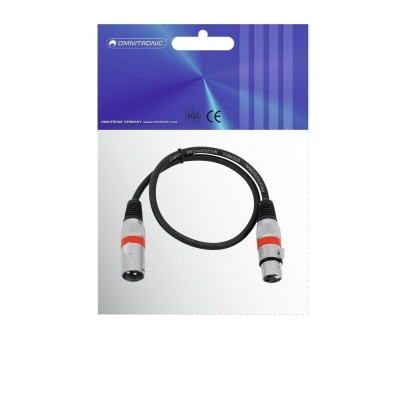 Cabo adaptador preto com conectores XLR em embalagem azul