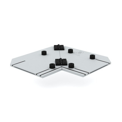 Peça metálica cinza angular com parafusos e dobradiças pretas