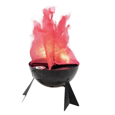 Churrasqueira metálica preta com chamas simuladas em tecido vermelho e laranja