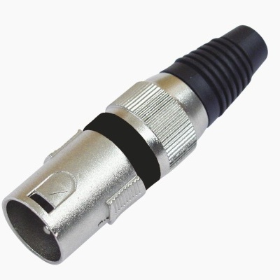 Conector XLR metálico prateado com detalhes pretos