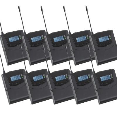 Dez rádios recetores portáteis pretos com antenas e ecrãs digitais