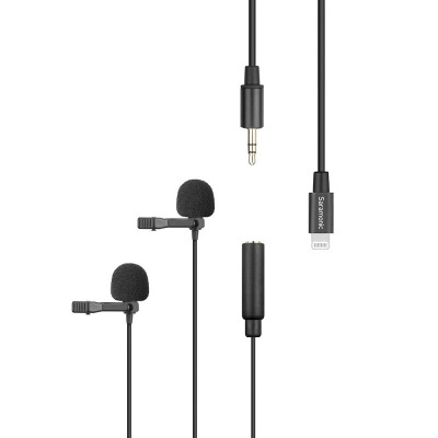 Conjunto de microfones de lapela pretos com cabo e conectores