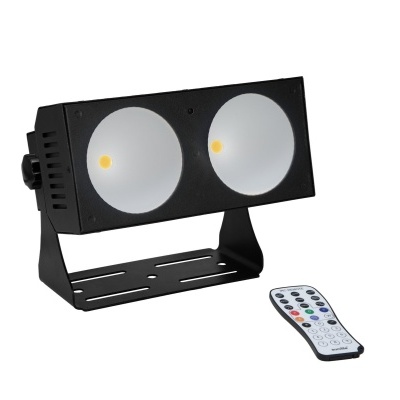 Dispositivo de iluminação LED preto com duas lentes e controlo remoto branco.