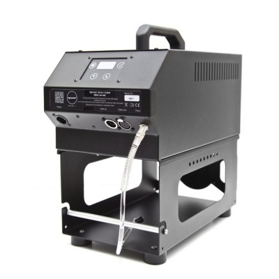 Máquina preta com ecrã e botões, estrutura metálica e tubo flexível branco