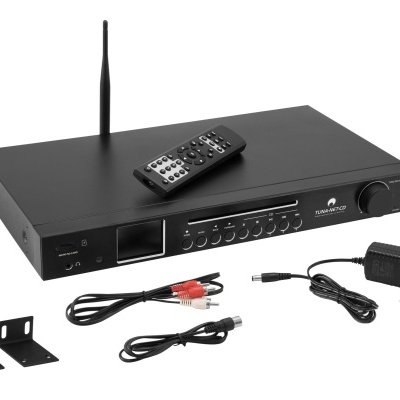 Leitor multimédia preto com comando e cabos