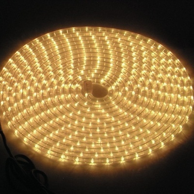 Fita de luzes LED amarela enrolada em espiral