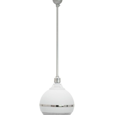 Luminária pendente esférica branca com detalhes metálicos prateados