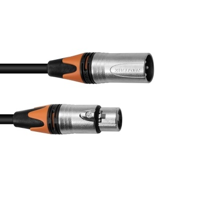 Cabo XLR preto com conectores metálicos prateados e detalhes laranja