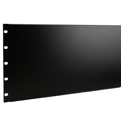 Placa metálica preta retangular com orifícios nas bordas