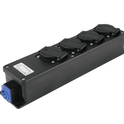 Filtro de energia com quatro tomadas elétricas negras