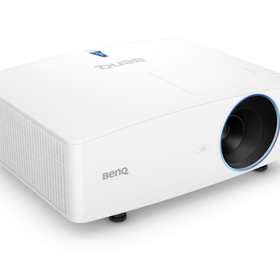 Projetor branco BenQ com lente circular preta e detalhe azul